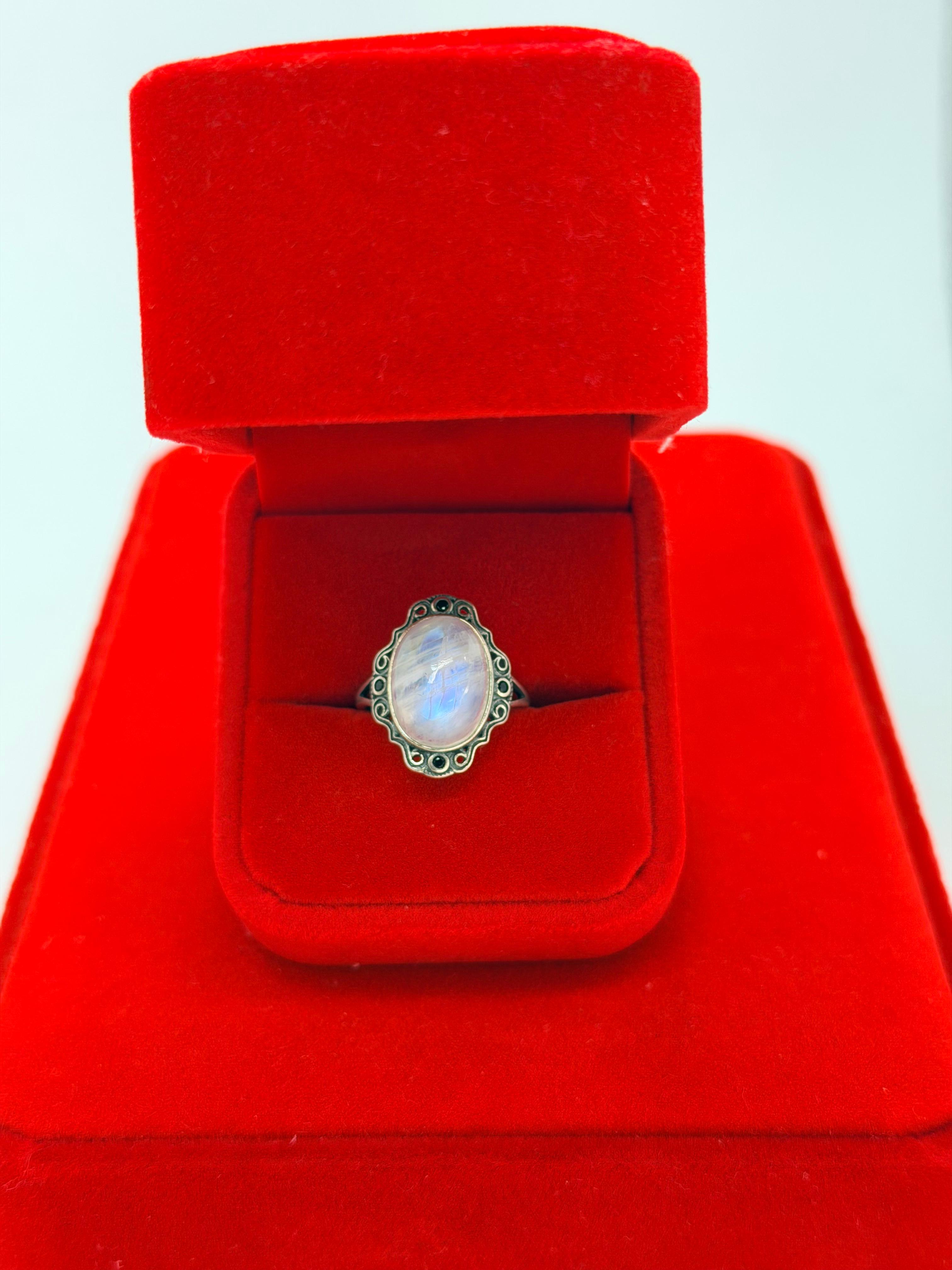 Anillo de Piedra luna en cabujón