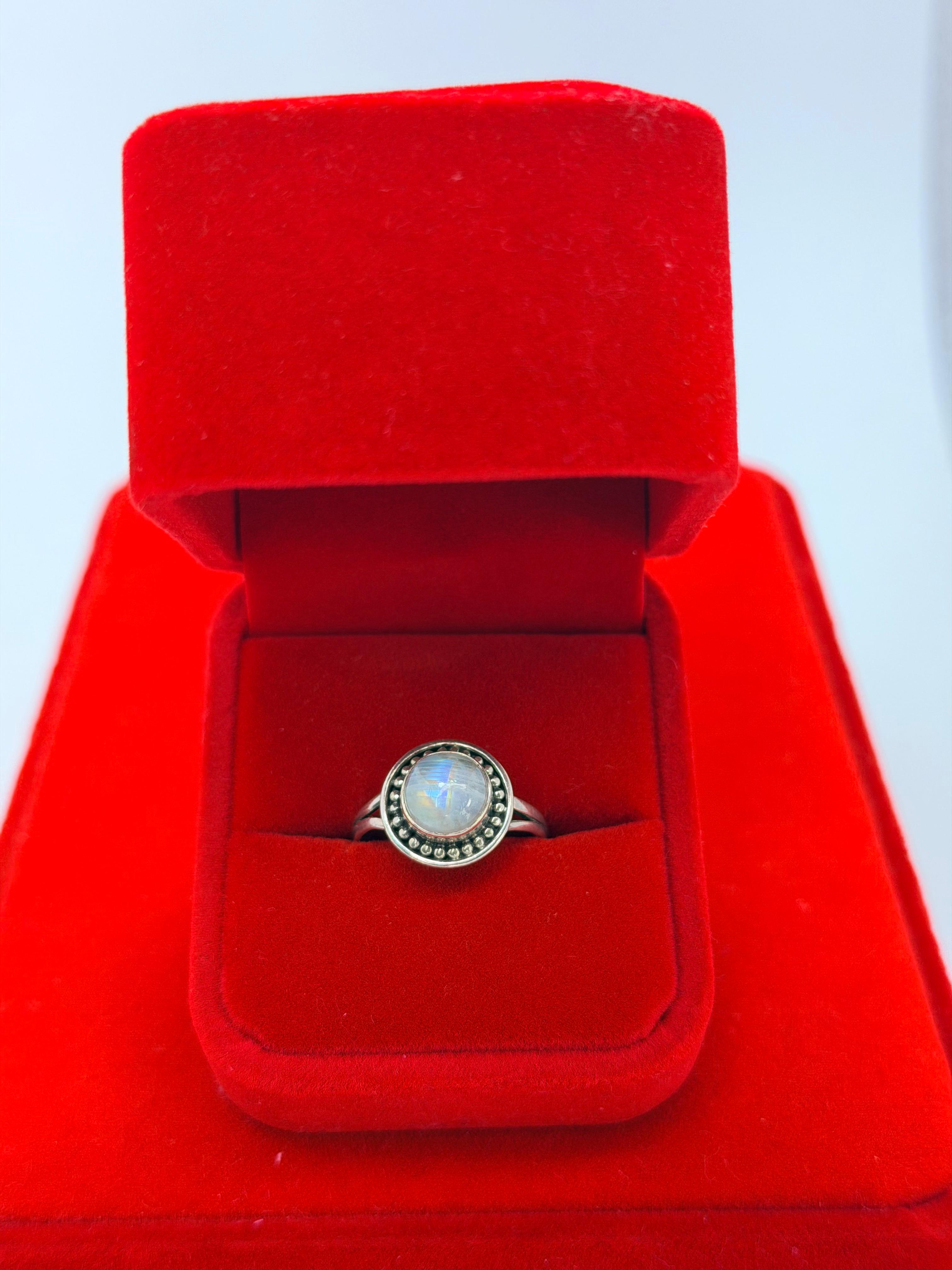 Anillo de Piedra luna corte redondo