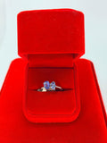 Anillo de Tanzanita corte oval con detalles en trío.