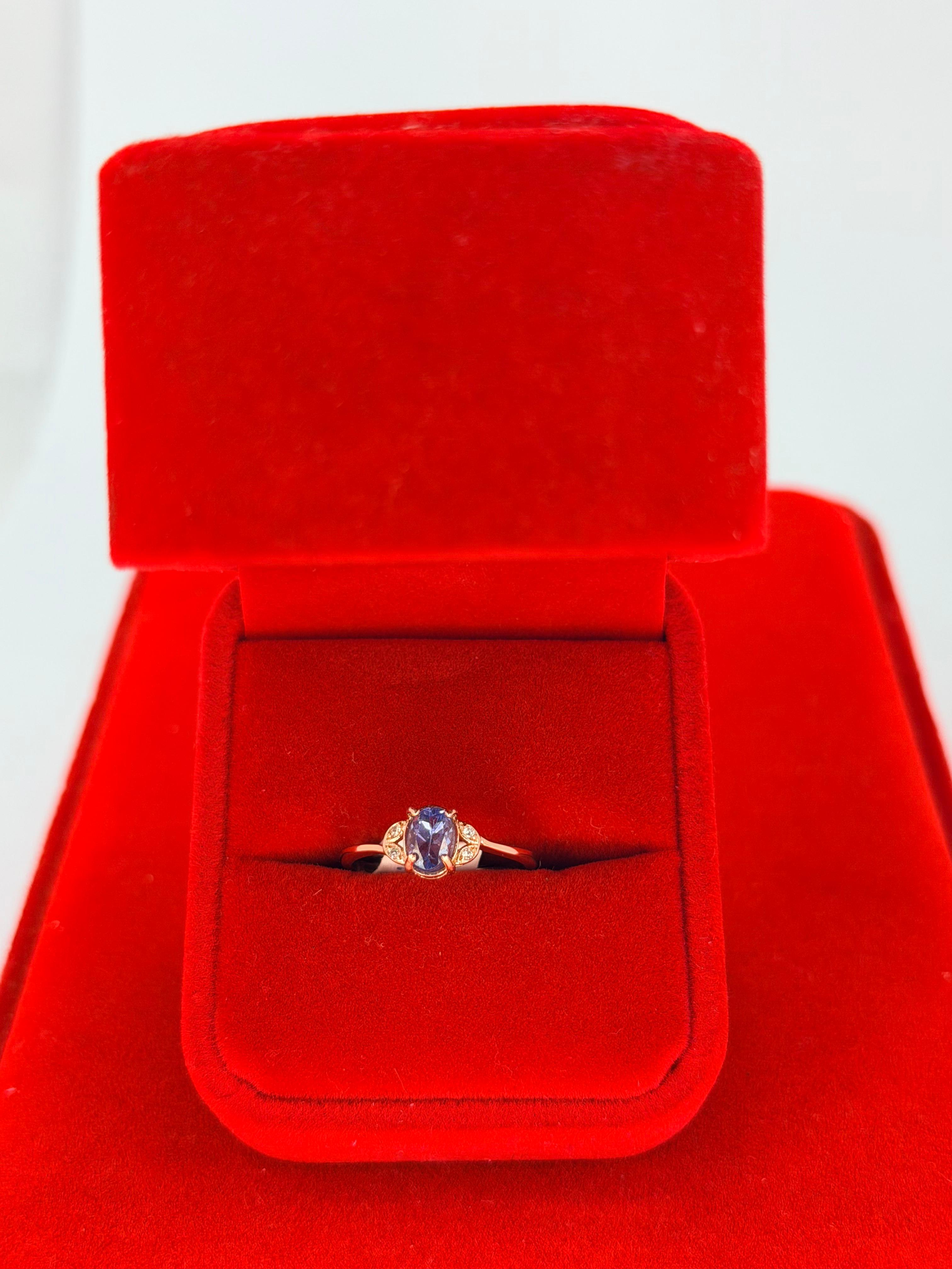 Anillo de Tanzanita en corte Oval