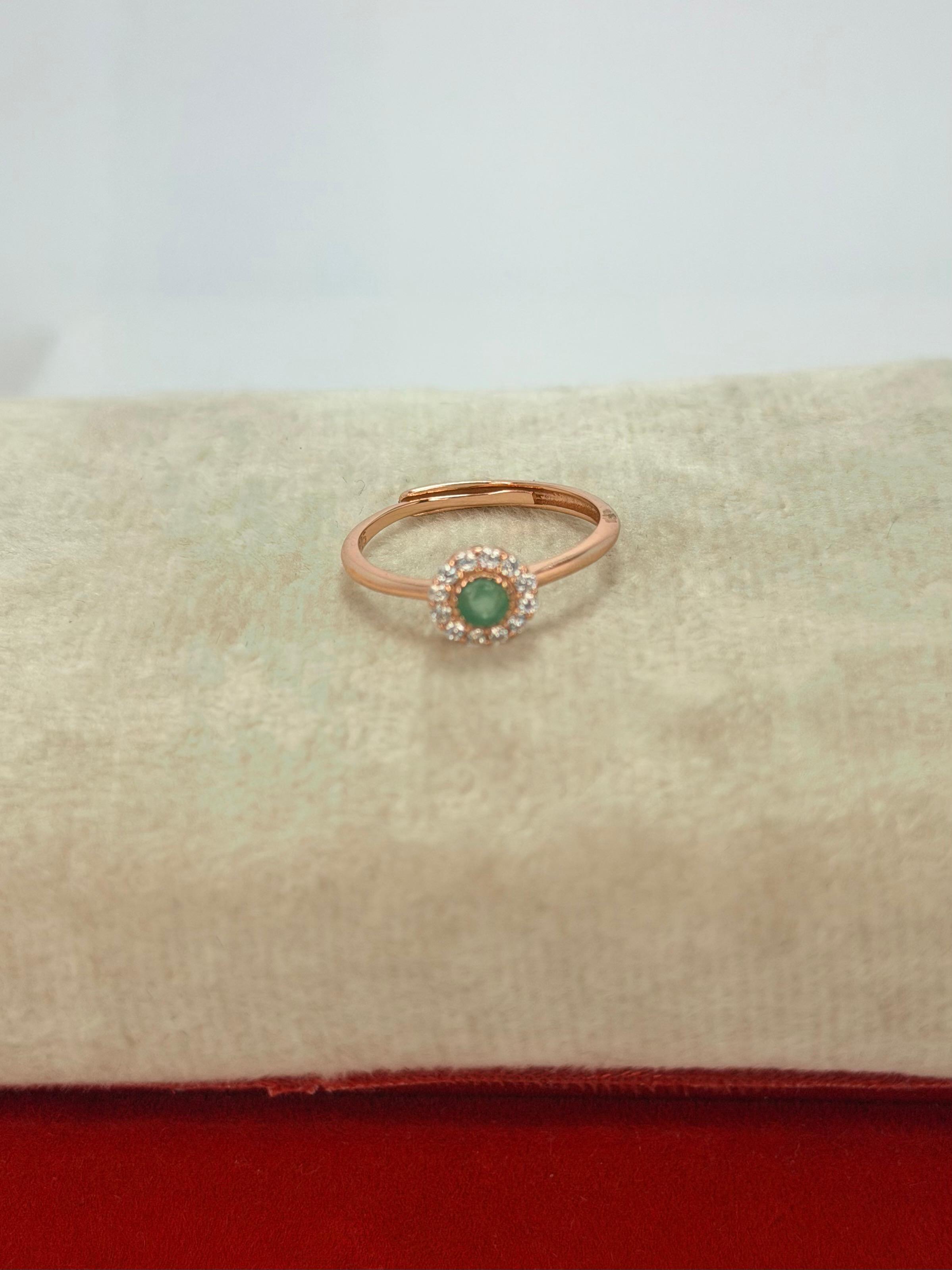 Anillo de esmeralda corte redondo