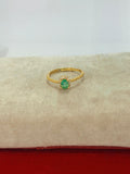 Anillo de esmeralda corte oval dorado