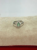 Anillo de esmeralda corte oval