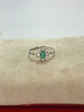 Anillo de esmeralda corte oval
