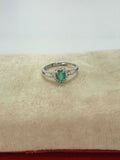 Anillo de esmeralda corte oval