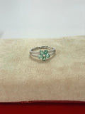 Anillo de esmeralda diseño flor