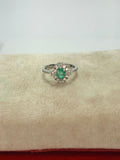 Anillo de esmeralda diseño oval