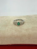 Anillo de esmeralda corte oval