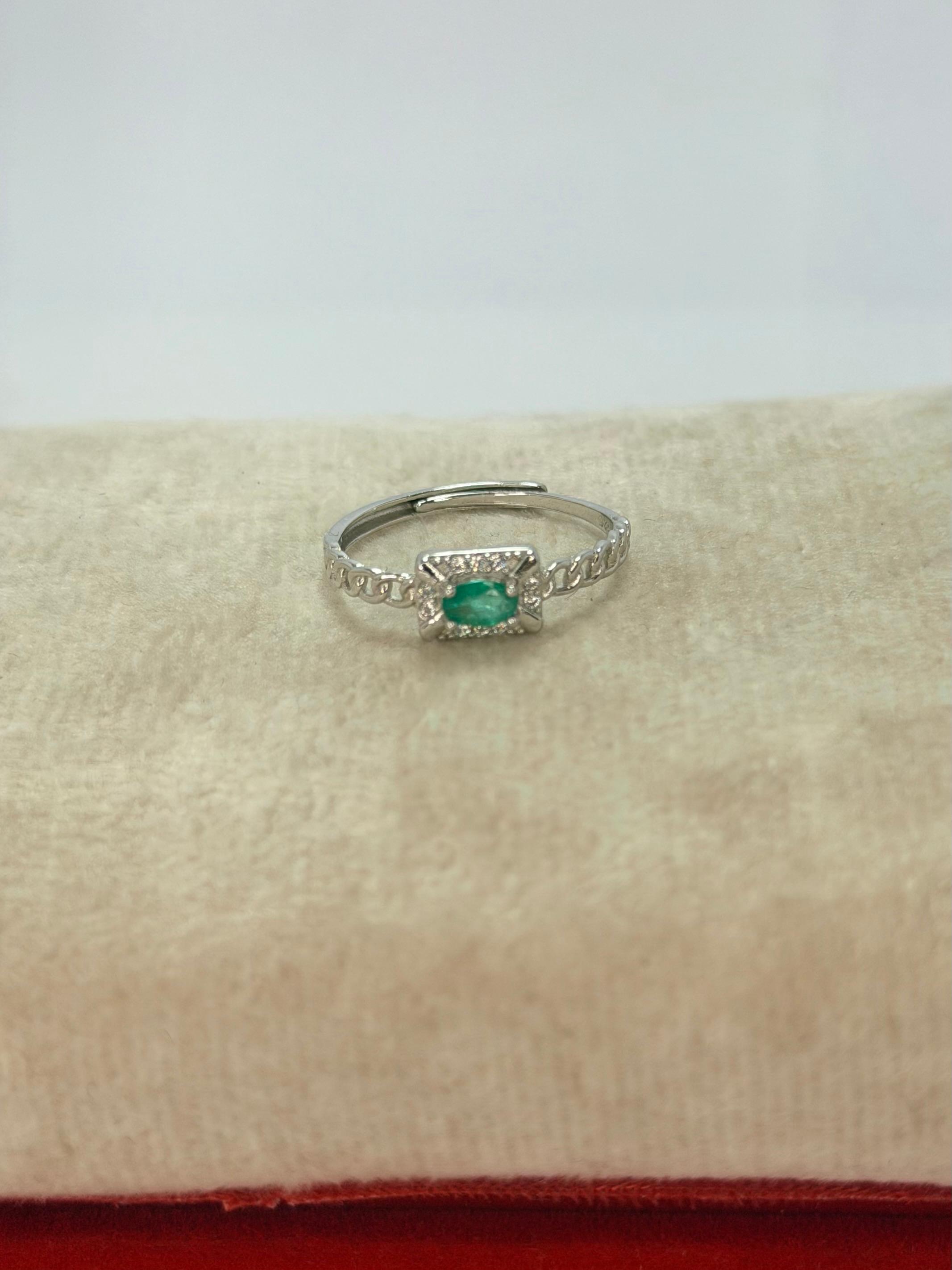 Anillo de esmeralda corte rectangular