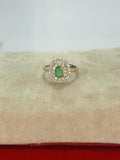Anillo de esmeralda corte oval