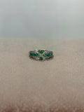 Anillo de esmeralda diseño infinito