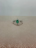 Anillo de esmeralda corte marquesa