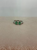 Anillo de esmeralda diseño doble
