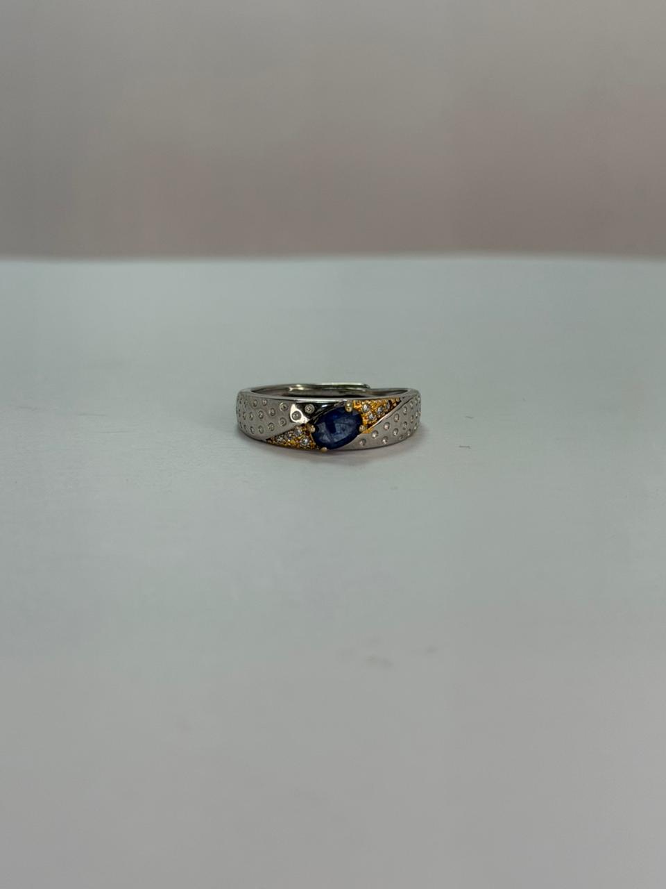 Anillo de zafiro diseño en banda