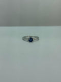 Anillo de zafiro solitario