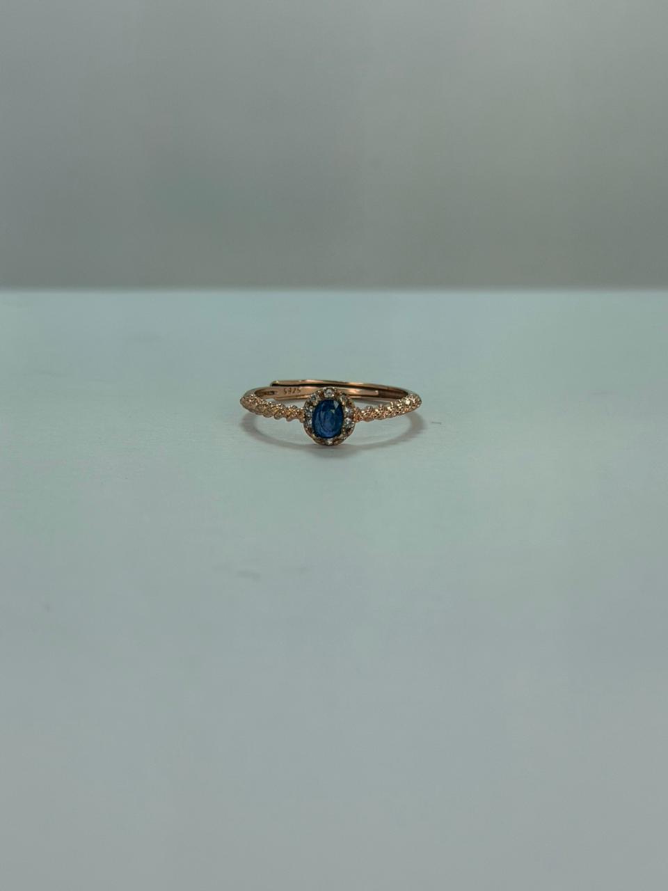 Anillo de zafiro solitario