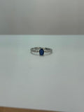 Anillo de zafiro solitario