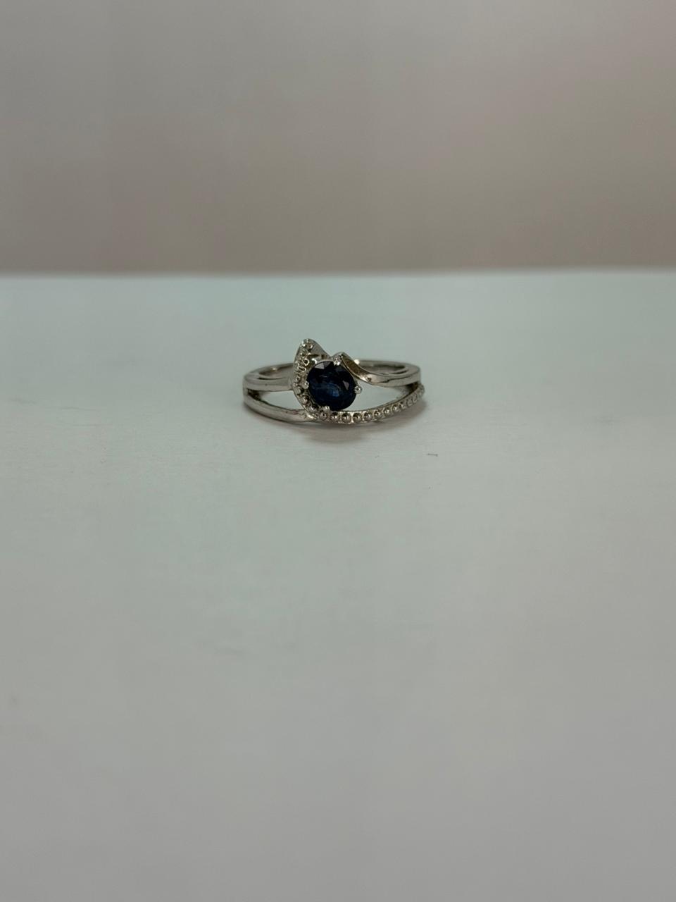 Anillo de zafiro corte redondo