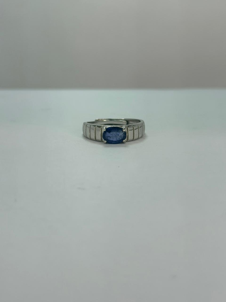 Anillo de zafiro diseño corte oval