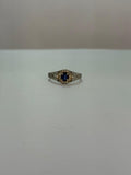 Anillo de zafiro diseño en abrazo