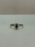 Anillo de zafiro diseño en corte oval