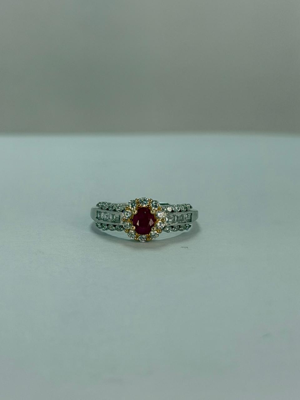 Anillo de Rubí diseño corte redondo