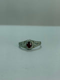 Anillo de Rubí diseño corte oval abrazo