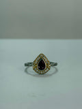 Anillo de Rubí diseño corte lagrima