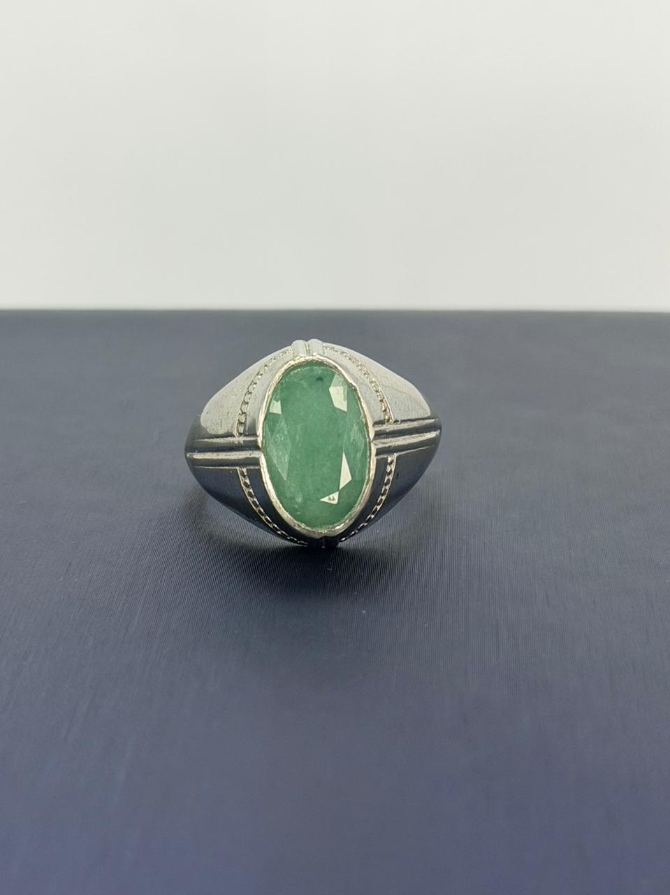 Anillo de Esmeralda Corte Oval