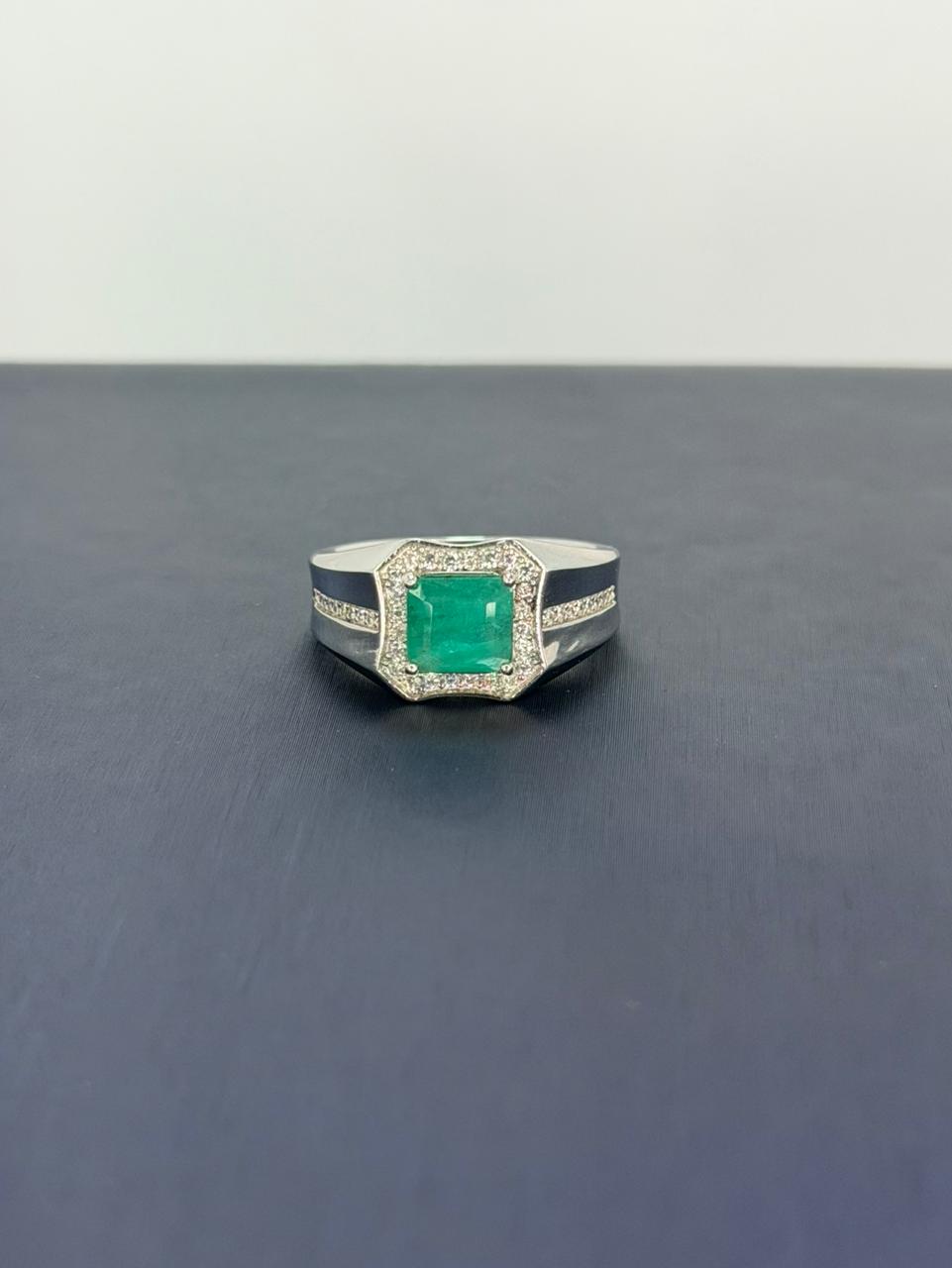 Anillo de Esmeralda Corte Cuadrado