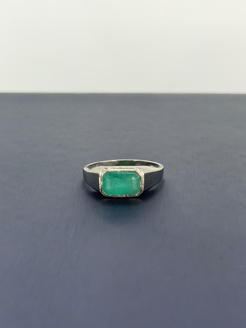 Anillo de Esmeralda corte Octógono
