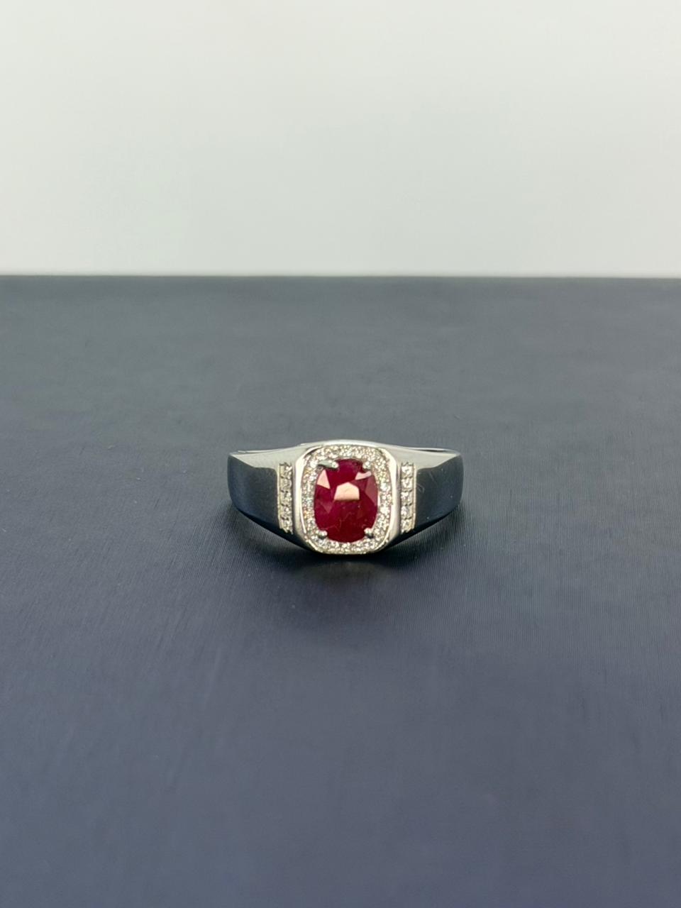 Anillo de Rubí Corte Oval