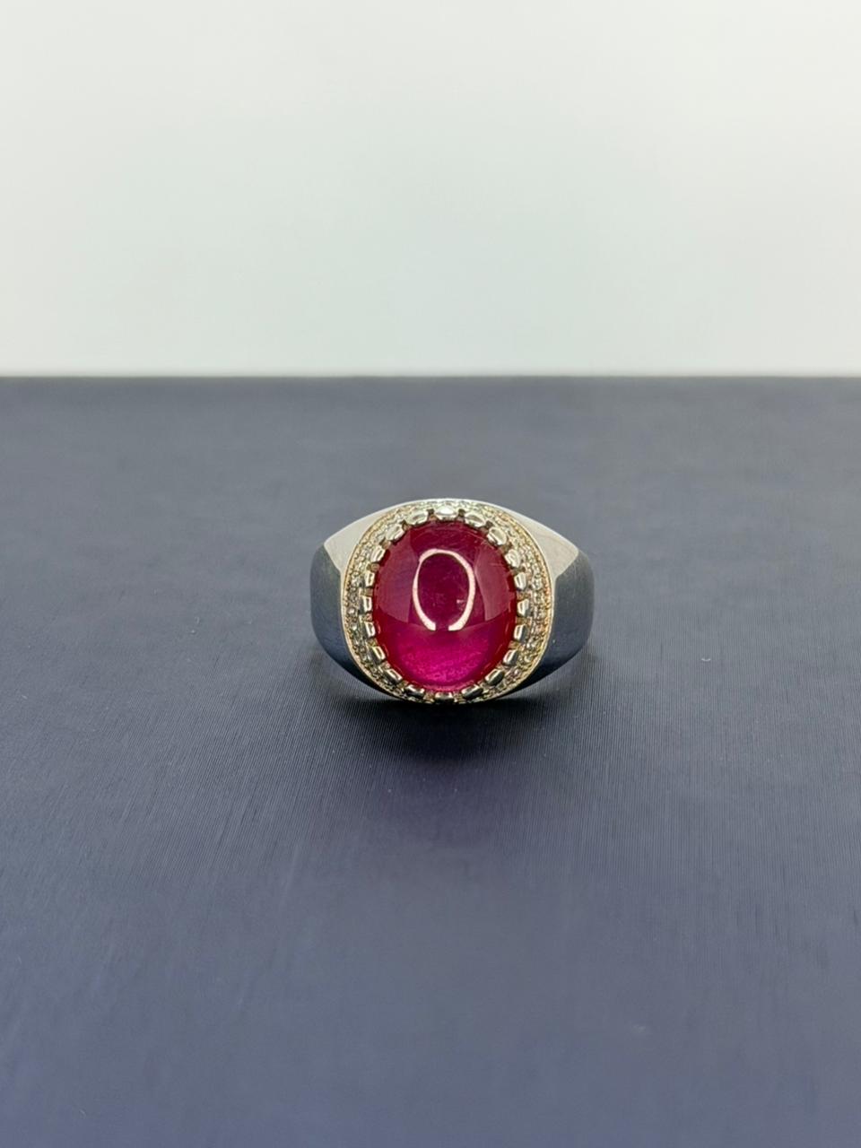 Anillo de Rubí Corte Cabujón