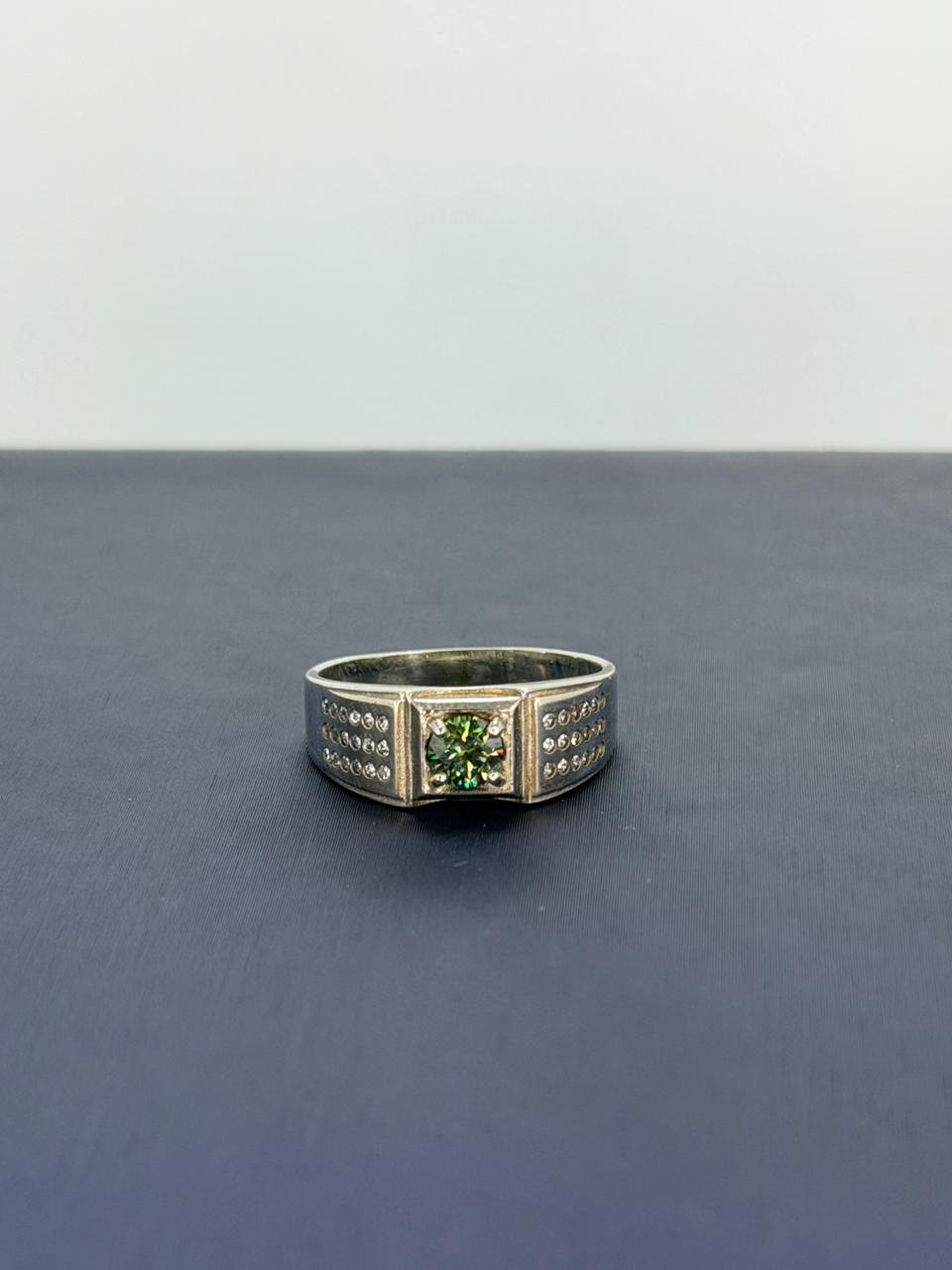 Anillo de Moissanita Corte Diamante