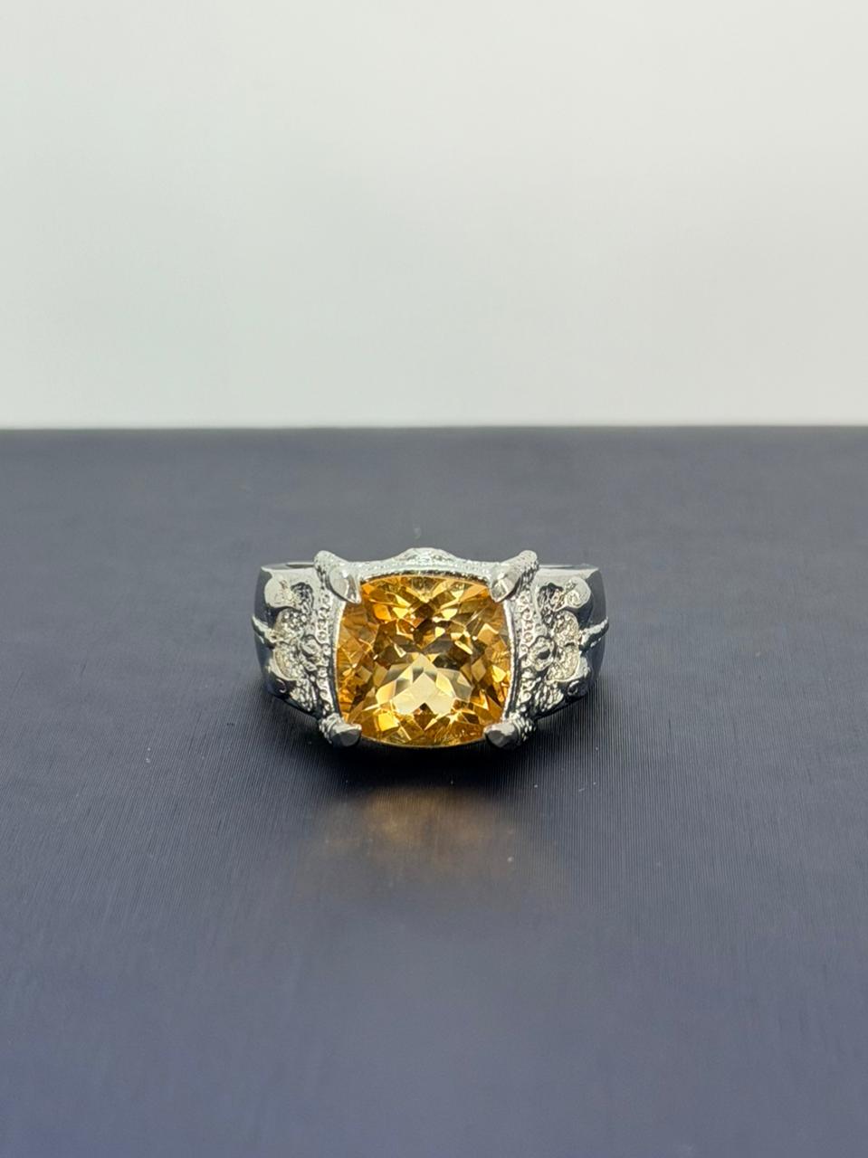 Anillo de citrino corte brillante cuadrado