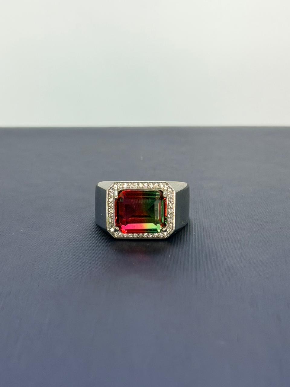 Anillo de turmalina bicolor corte rectangular