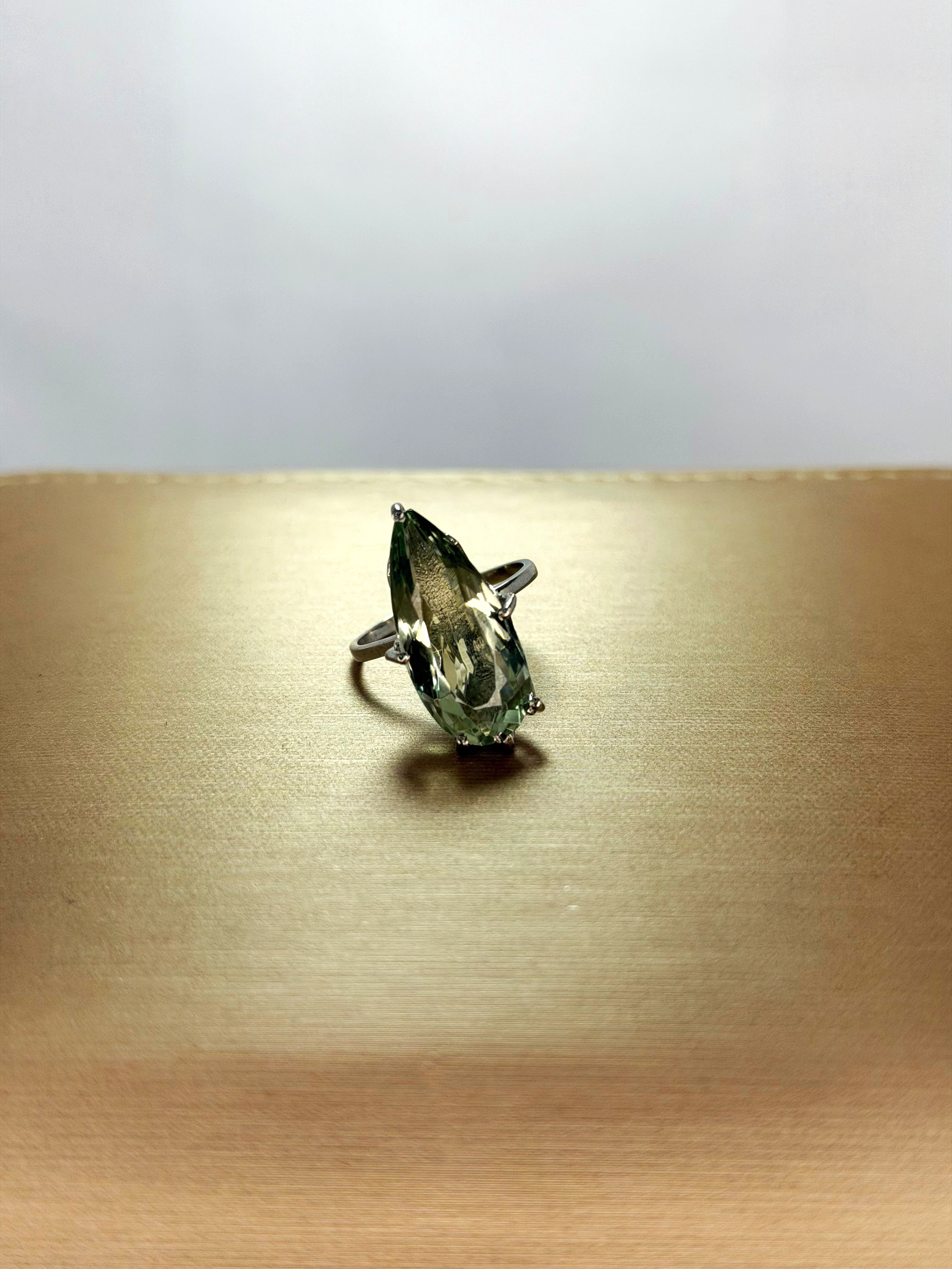 Anillo Solitario Gota de Prasiolita (amatista verde)