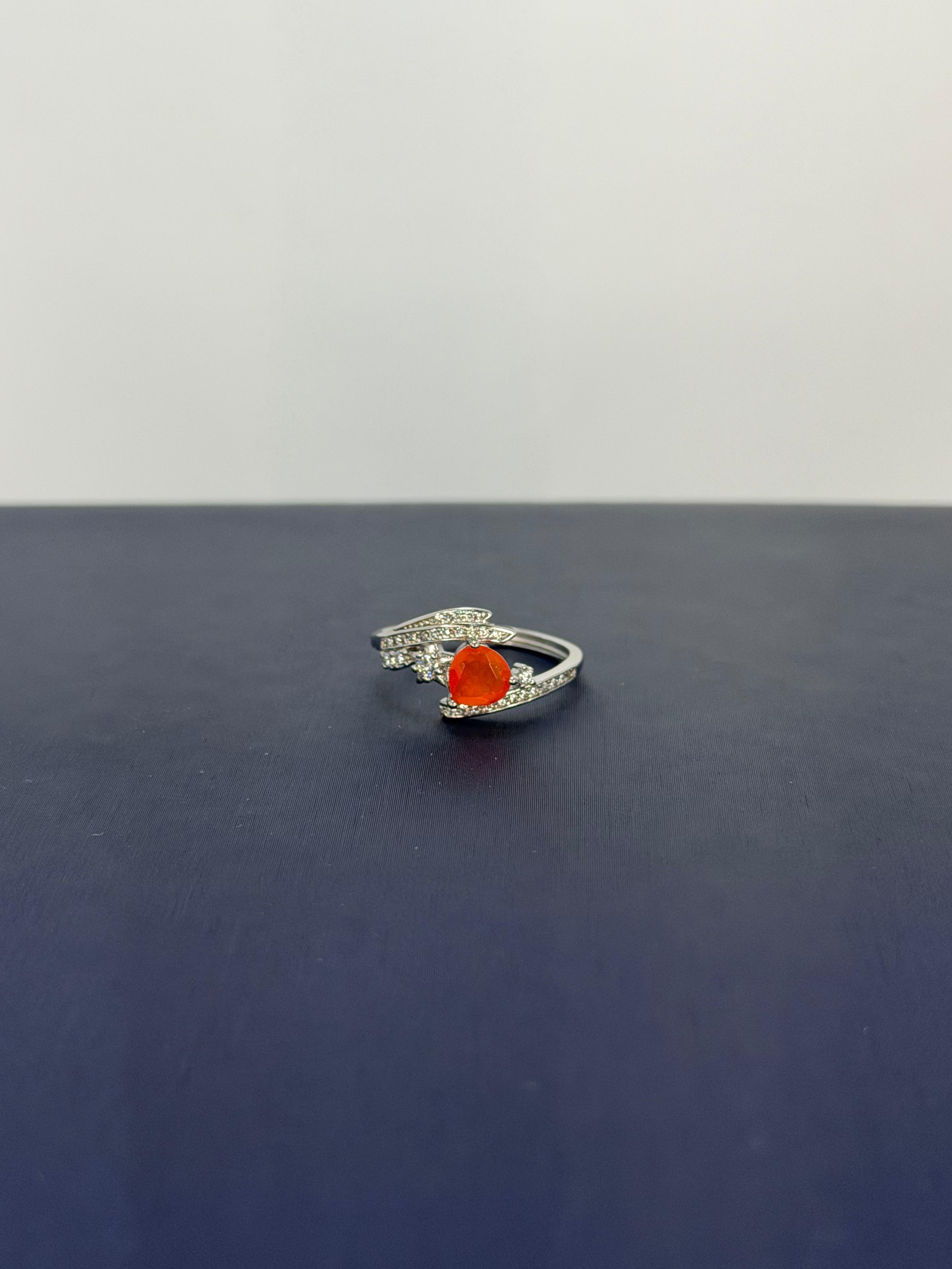 Anillo de Ópalo de fuego diseño abrazo
