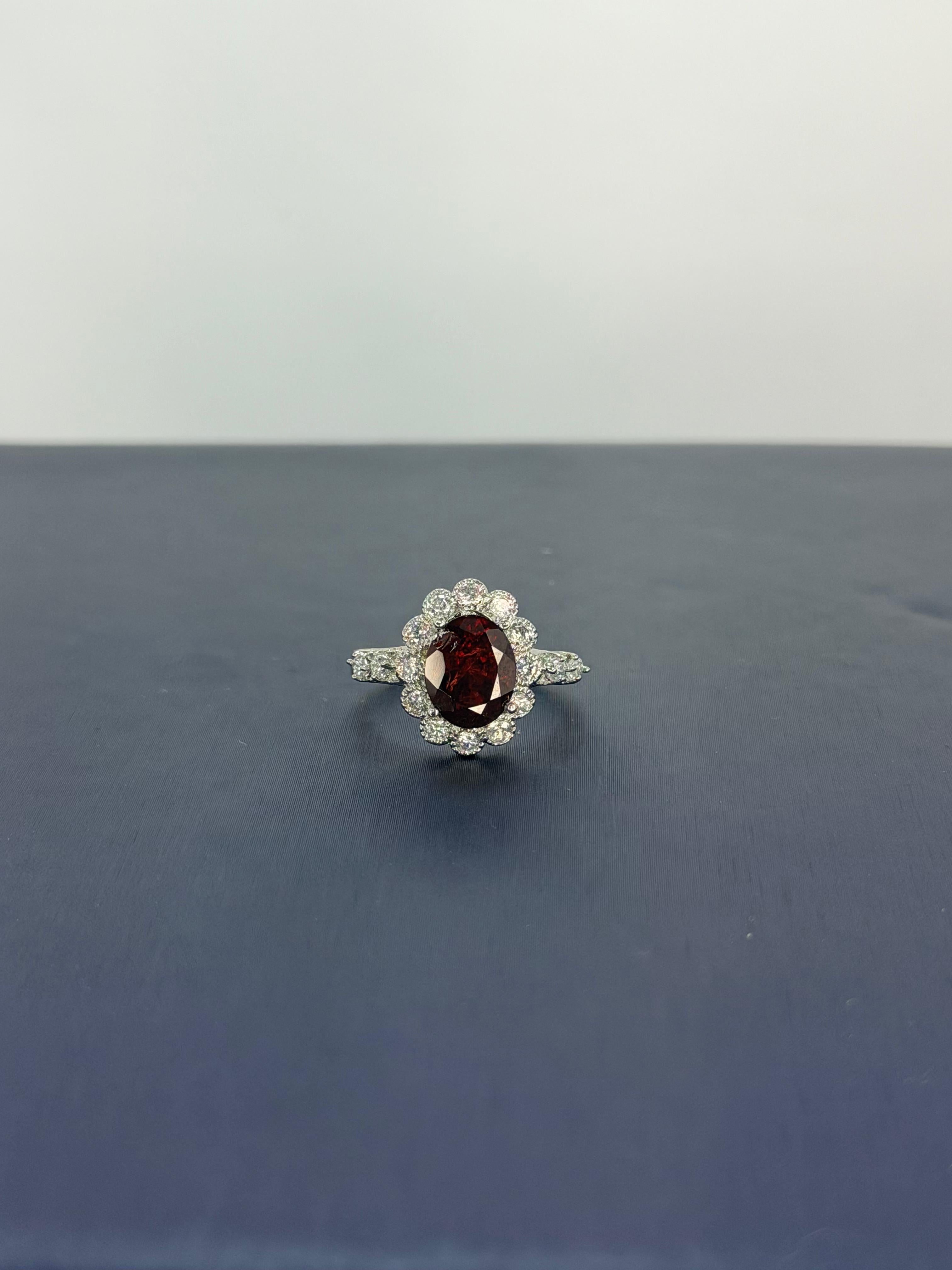 Anillo granate diseño corte oval
