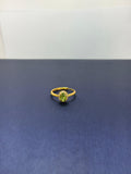 Anillo de Peridoto en plata solitario corte oval acabado dorado