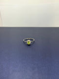 Anillo de Peridoto en plata solitario corte oval