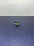 Anillo de Peridoto en plata diseño corazón