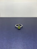 Anillo de Peridoto en plata corte oval