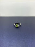 Anillo de Peridoto en plata corte oval