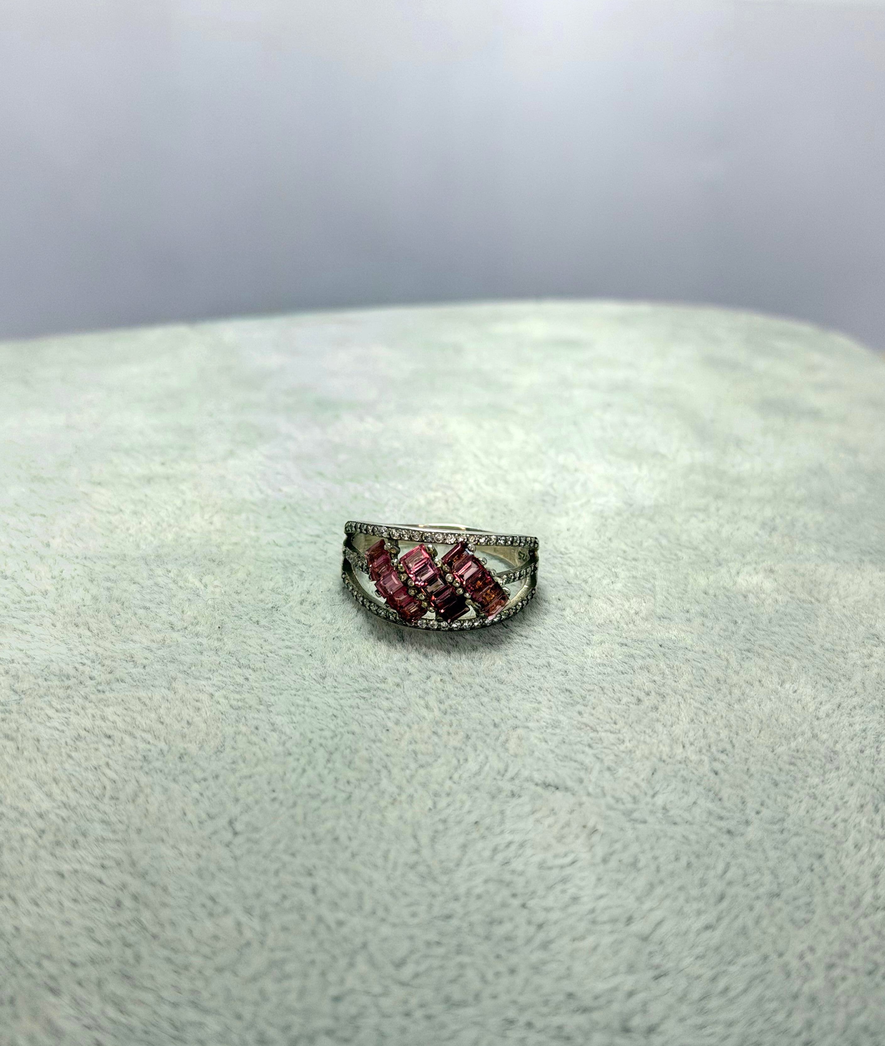 Anillo de topacio rosa diseño único