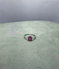 Anillo de topacio rosa corte rectangular