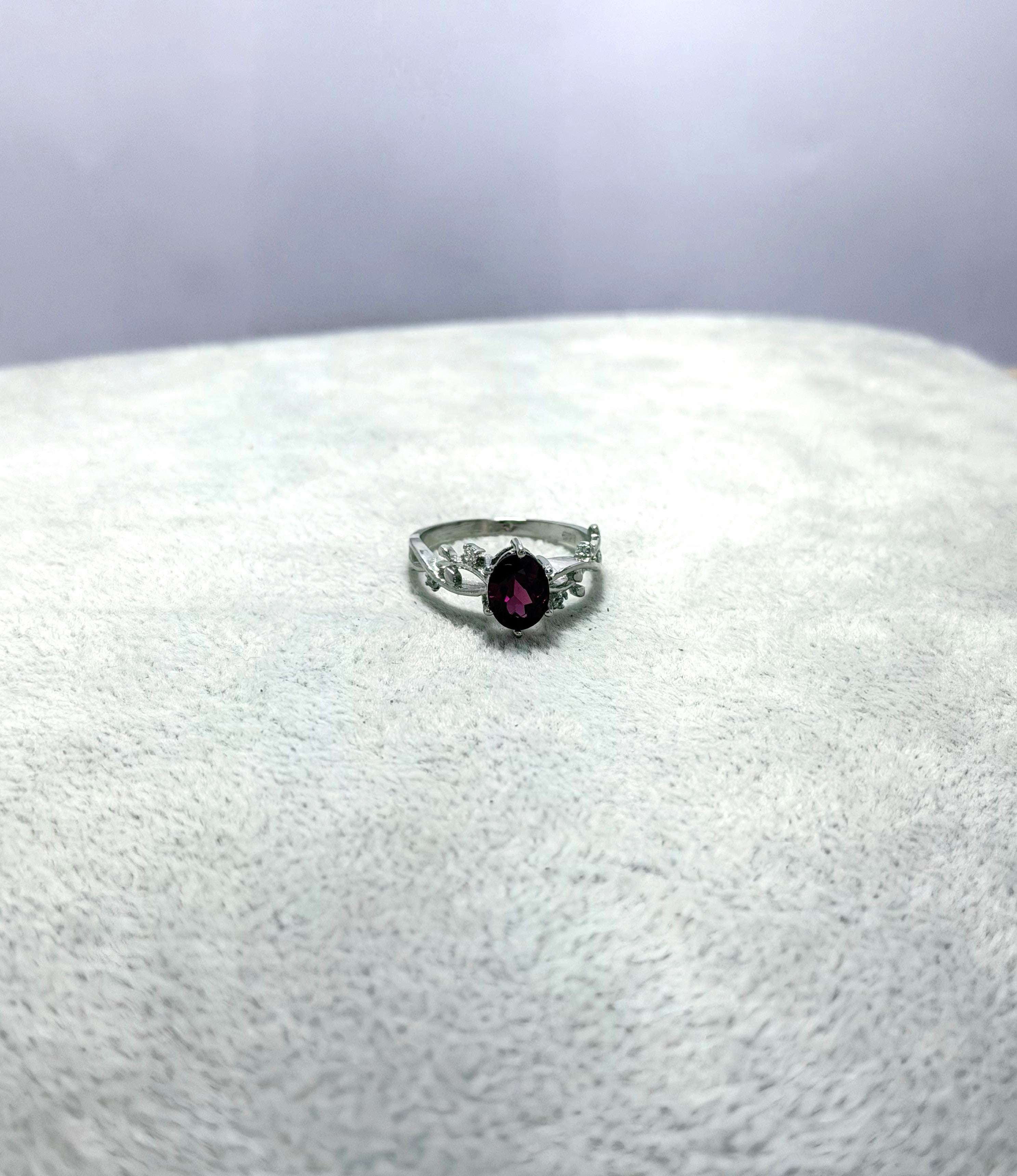 Anillo de topacio rosa corte oval en racimo