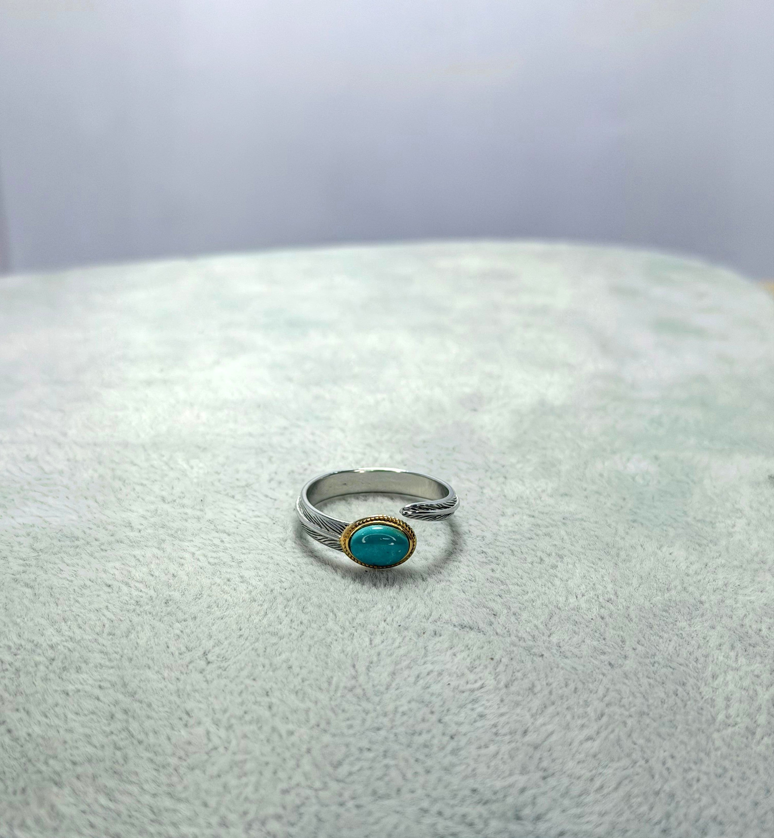 Anillo de turquesa corte oval diseño serpiente